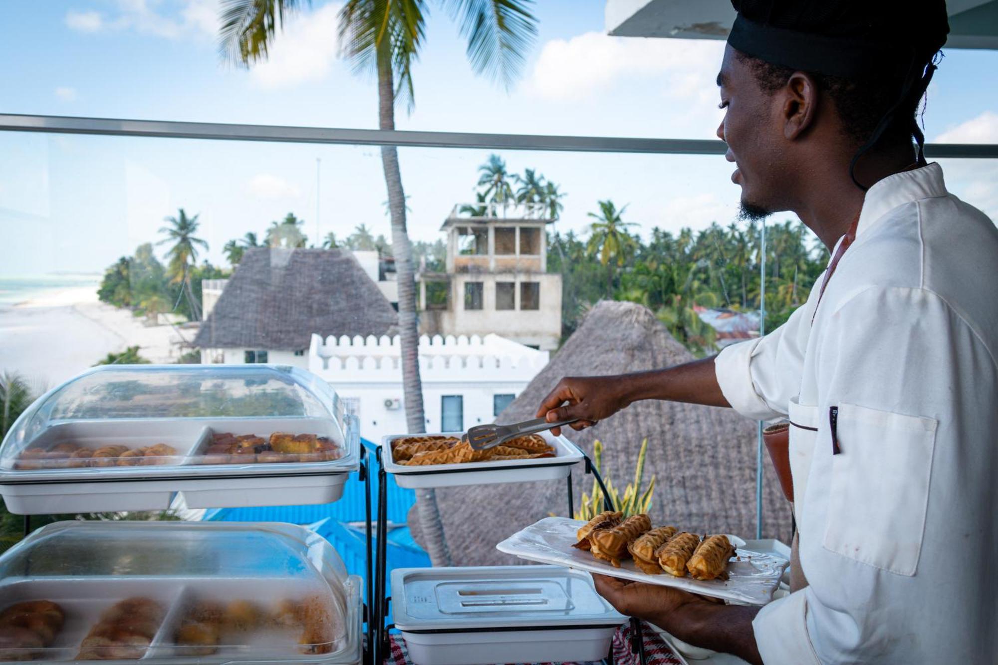 Pili Pili Sunrise Beach Hotel Jambiani  Bagian luar foto