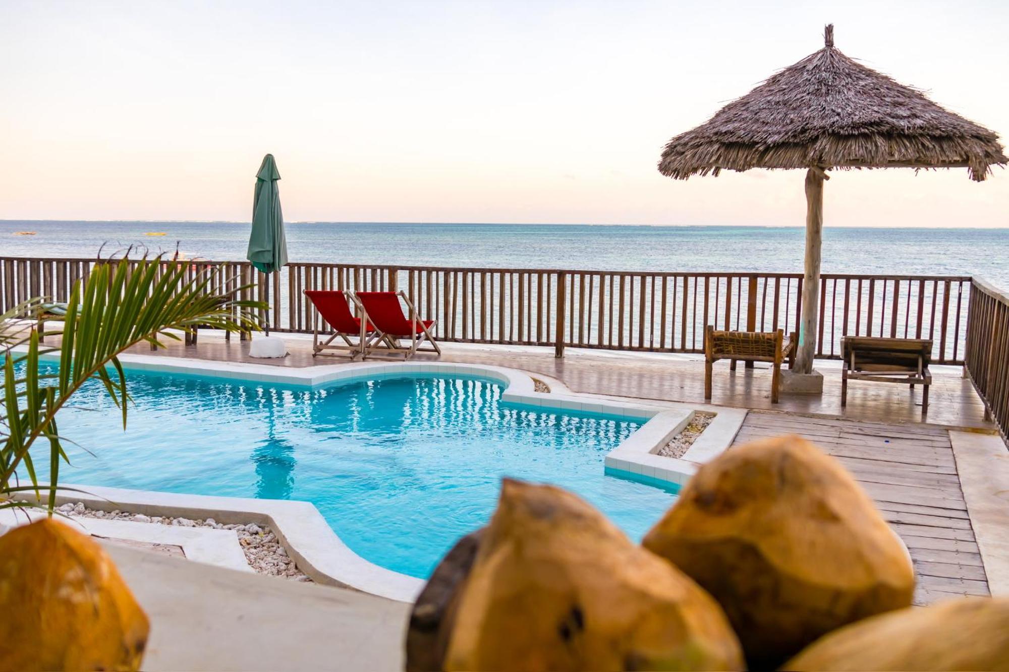 Pili Pili Sunrise Beach Hotel Jambiani  Bagian luar foto